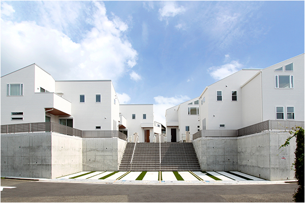 地元で長年培った情報網をもとに、より良い土地の情報を仕入れています。また、大手仲介会社からも常に最新情報が入ってきます。