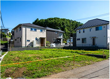 地元で長年培った情報網をもとに、より良い土地の情報を仕入れています。また、大手仲介会社からも常に最新情報が入ってきます。